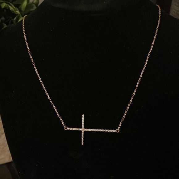 LaFonn sideways rhinestone cross stamped 925 with gold vermeil adjustable length - Picture 11 of 12